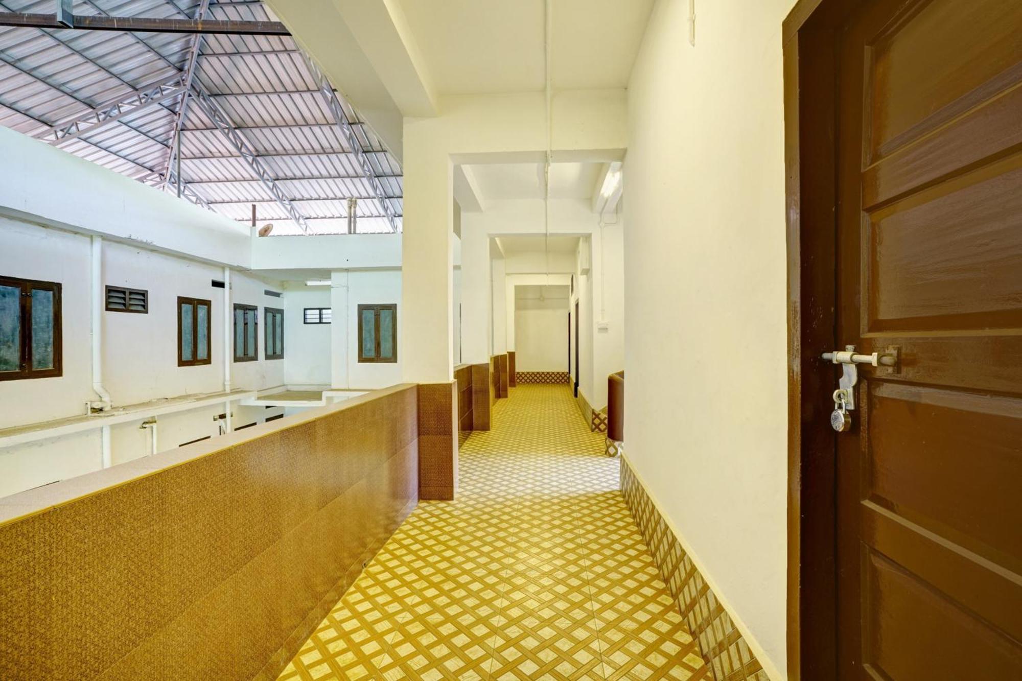 Thodupuzha Super Hotel O Ceasar Palace Annex מראה חיצוני תמונה
